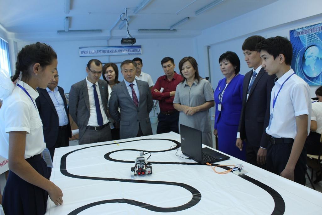 IT сыныбының ашылу салтанаты.