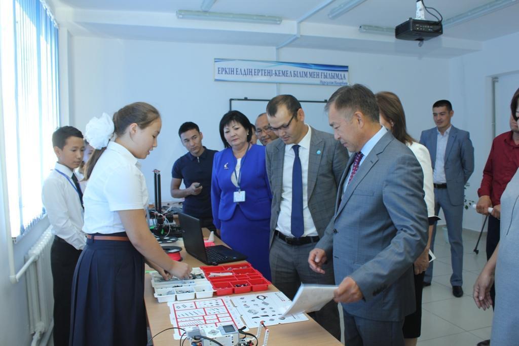 IT сыныбының ашылу салтанаты.