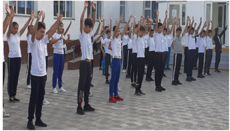 «Жібек жолы» мектеп-лицейінде денсаулық күніне орай «Біз салауатты өмір салтын қолдаймыз» ұранымен өткен таңғы жаттығу өтуі  туралы