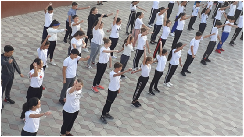 «Жібек жолы» мектеп-лицейінде денсаулық күніне орай «Біз салауатты өмір салтын қолдаймыз» ұранымен өткен таңғы жаттығу өтуі  туралы