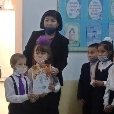 Лицей көрмесіне үздік туындылар қойылды.