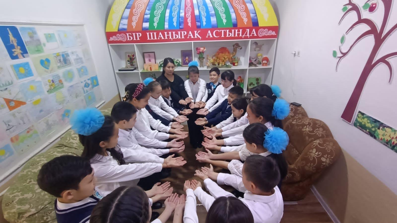 . Н. Шауенова провела психологический тренинг под названием «Надежность» с учениками 6 класса.