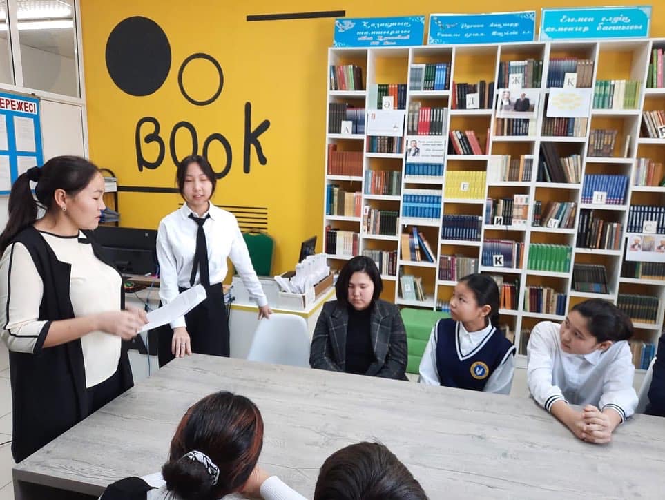 "Жібек жолы  мектеп- лицейінде" 14 - желтоқсан 2022 жылы мектеп кітапханашысының ұйымдастыруымен "Тәуелсіздік- азаттығым, бақ күнім" атты дөңгелек үстел өтті.