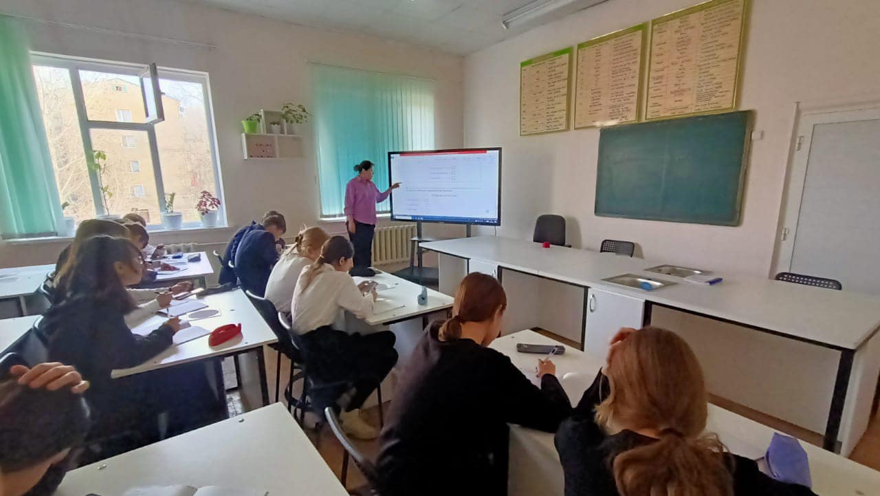 2023-жылдың  27 Наурызында "Жібек жолы мектеп-лицейінде"  мектеп психологтары 4-8 сынып оқушыларымен TİMSS-ке  психологиялық даярлығын анықтау мақсатында сауалнама жүргізді.