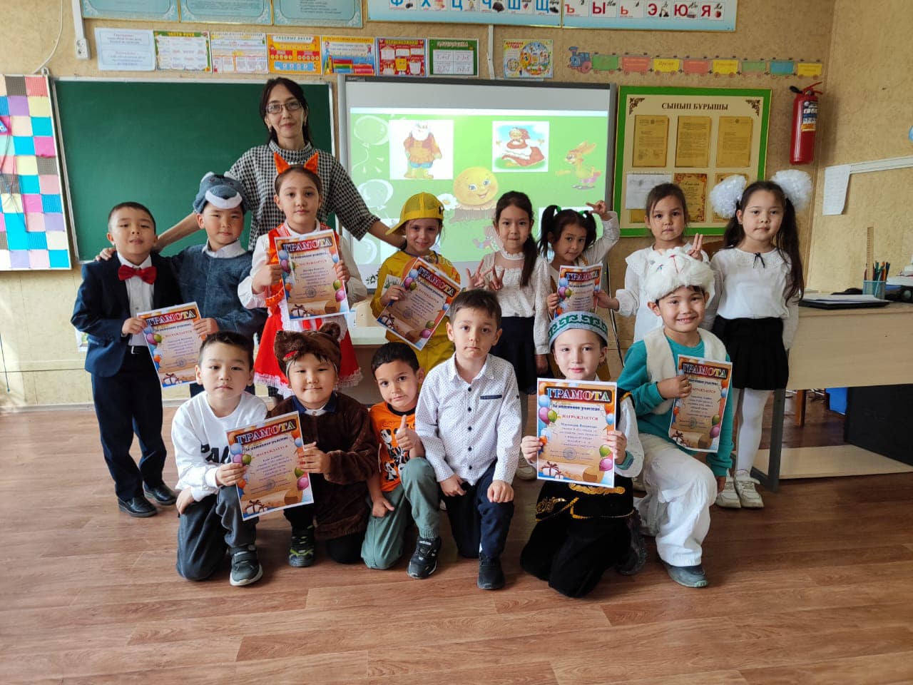 "Жібек жолы" в классе предшкольной подготовки  прошло внеклассное театрализованное представление на тему:  "Колобок",