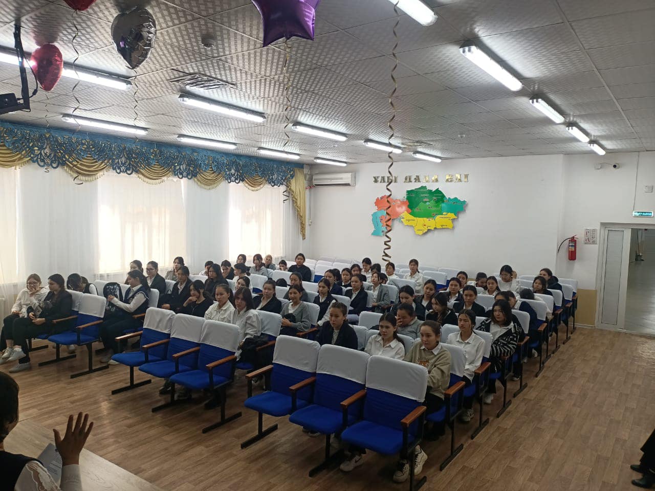 Сәуір айының 20 күні мектебіміздің 8-10 сынып қыздары  арасында "Әлімжеттік және бопсалауға  жол беремейік" тақырыбында жиналыс өткізілді.