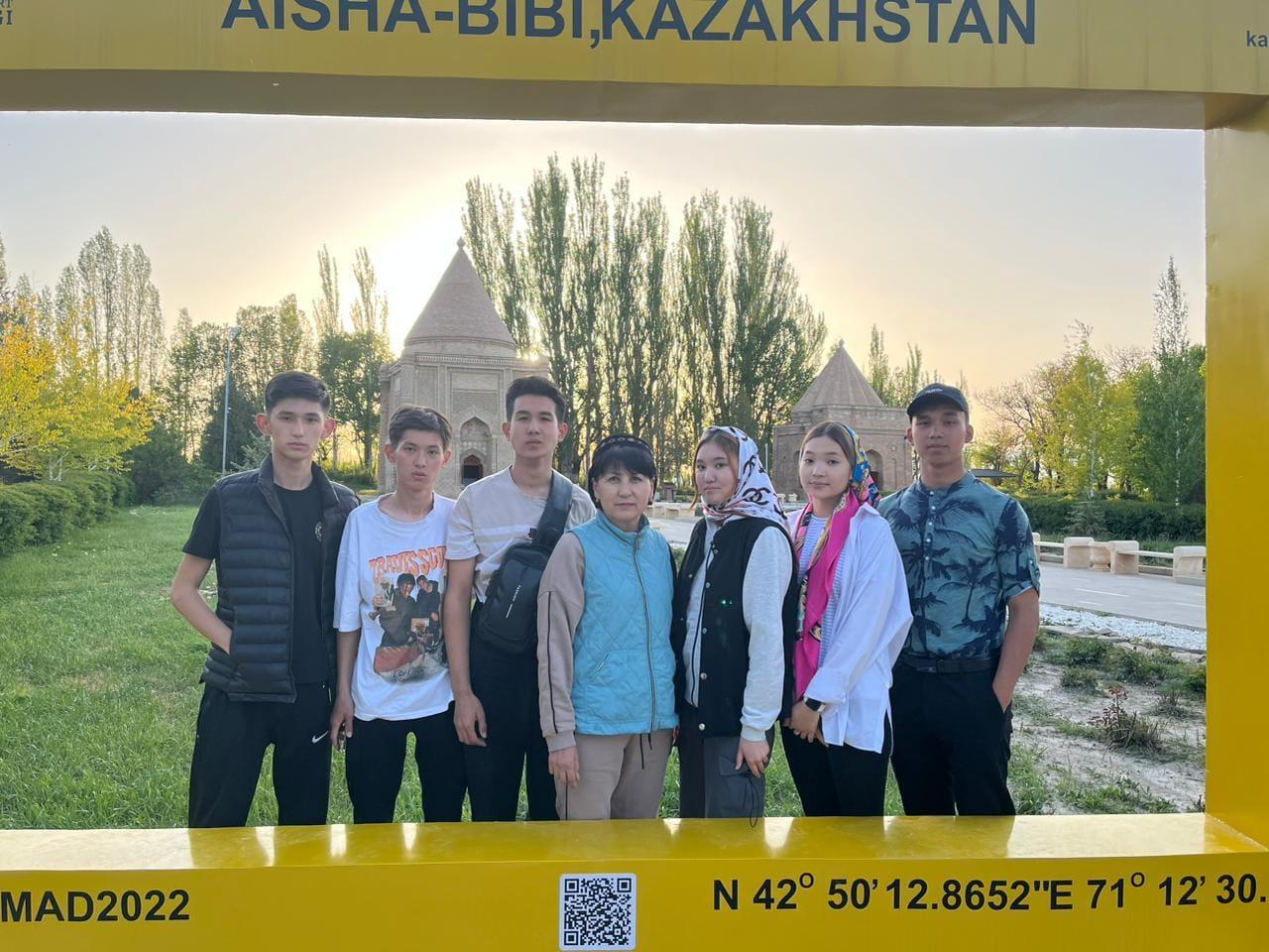 Тарихы жатқан  еліміздің рухани астанасы, түркілердің төл мекені -Түркістан өлкесіне  6-7 мамыр күндері  Шу қаласы «Жібек жолы мектеп-лицейінің» 10-11-сынып оқушылары мен сынып жетекшілері танымдық саяхатқа барып келді.