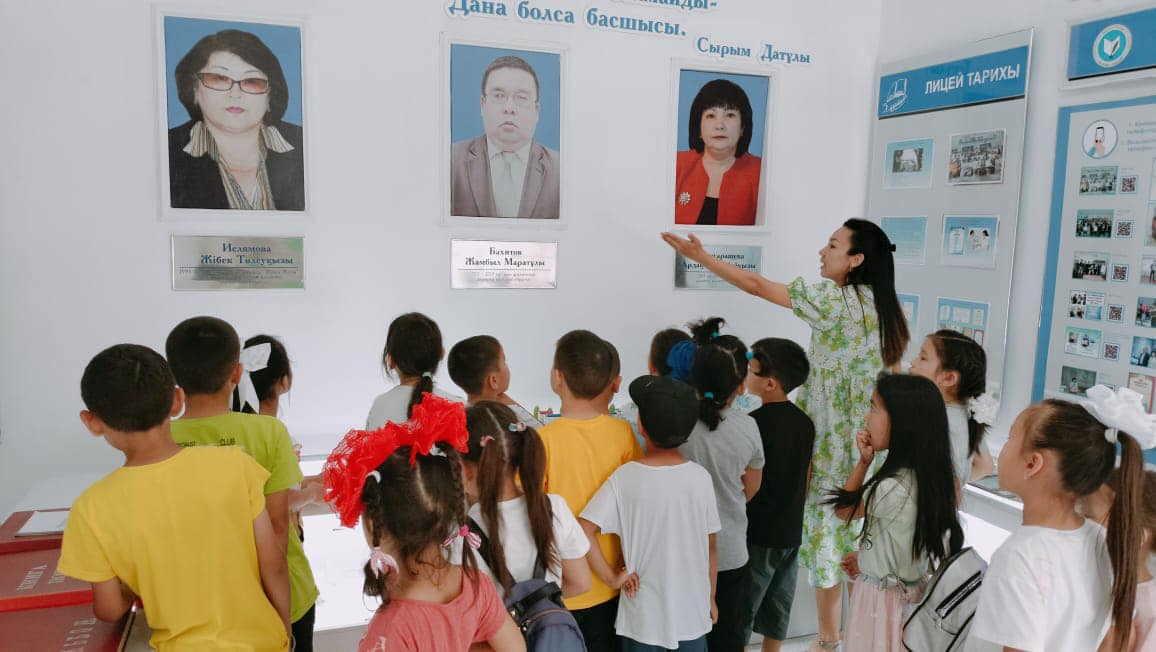 08.06.2022ж мектеп жанындағы "Болашақ" жазғы лагерінің жоспарына сәйкес "Мәдени мұра үйірмесінің жетекшісі" Алменова Ж. балаларды мектеп мұражайымен таныстыру мақсатында танымдық сабағын жүргізді.