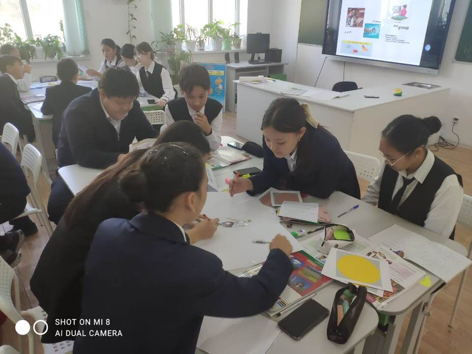 Ағылшын тілі және орыс тілі айлығы барысында ағылшын тілі пәні мұғалімі  А. А. Мамырбаева 7"А"сыныбымен" Free time activities "тақырыбында ашық сабақ өткізді.