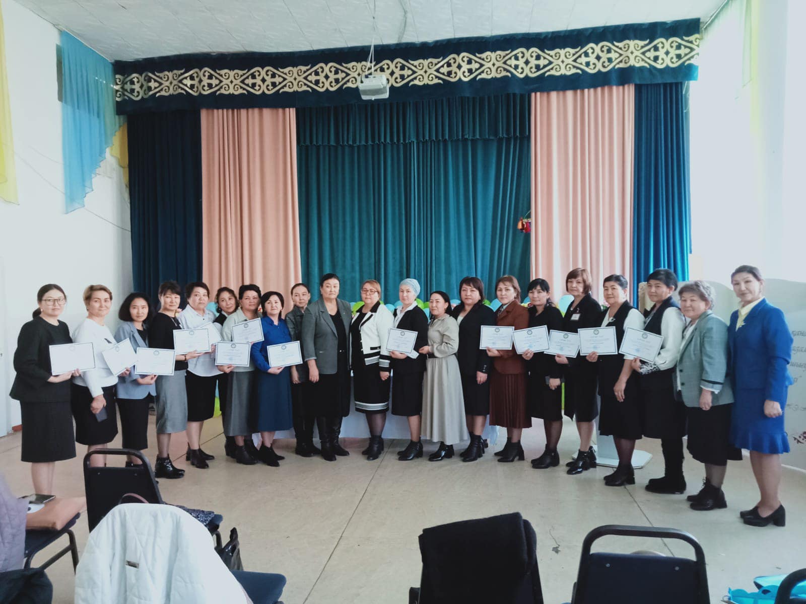 "Сабақ Time"жобасы аясындағы жұмыстар. Аудандық "Сабақ Time" жобасы аясында өткізілген аудандық іс -тәжірибе бөлісу мақсатында мектебіміздің педагог-шебер мұғалімдері сабақтарын таратты